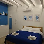 Damasa House